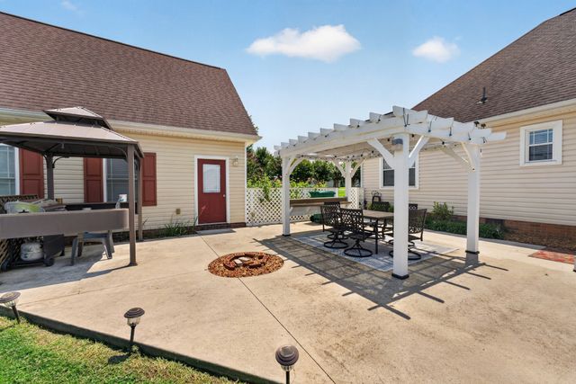 218 Charlotte Dr, Winchester, TN 37398