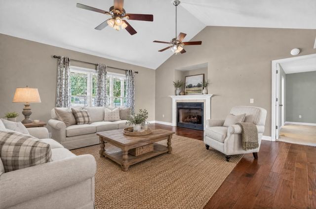 218 Charlotte Dr, Winchester, TN 37398