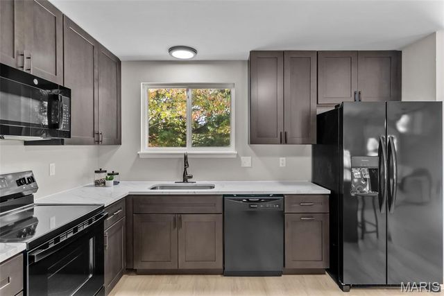 1309 Whispering Ridge Lane, St Peters, MO 63376
