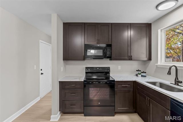 1309 Whispering Ridge Lane, St Peters, MO 63376