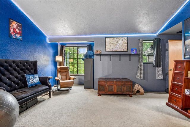 1477 Angelcrest Drive, Medford, OR 97504