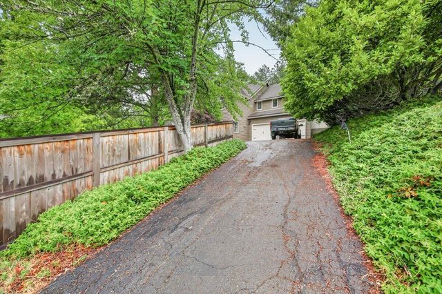 1477 Angelcrest Drive, Medford, OR 97504