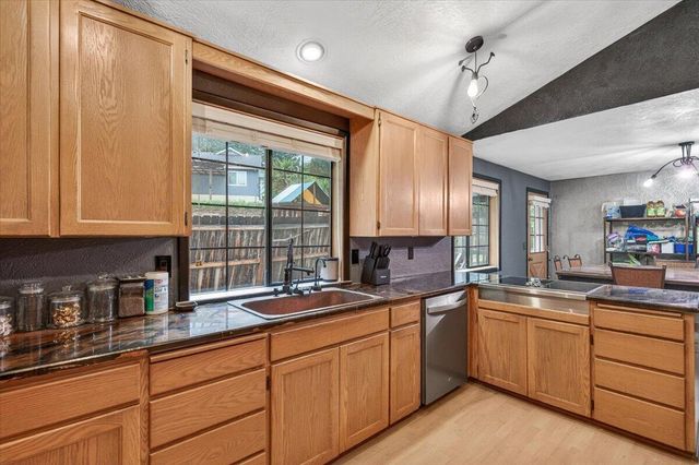1477 Angelcrest Drive, Medford, OR 97504