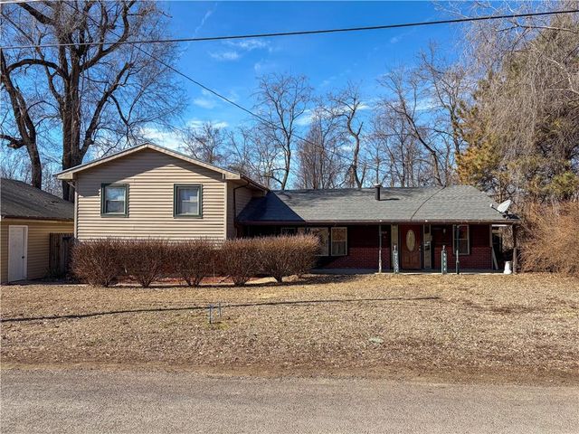 6004 NE Amazonia Road, St Joseph, MO 64505