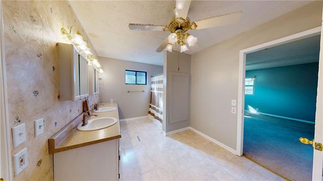 6004 NE Amazonia Road, St Joseph, MO 64505