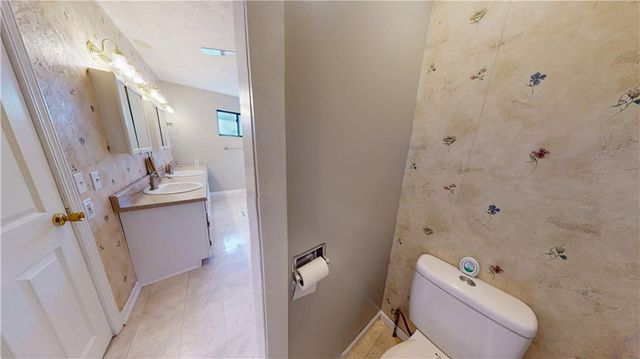 6004 NE Amazonia Road, St Joseph, MO 64505