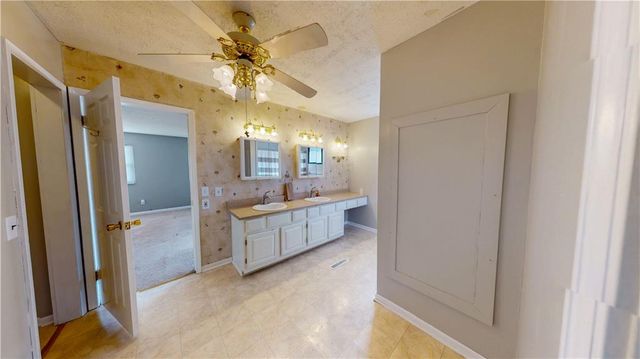 6004 NE Amazonia Road, St Joseph, MO 64505