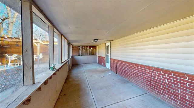 6004 NE Amazonia Road, St Joseph, MO 64505