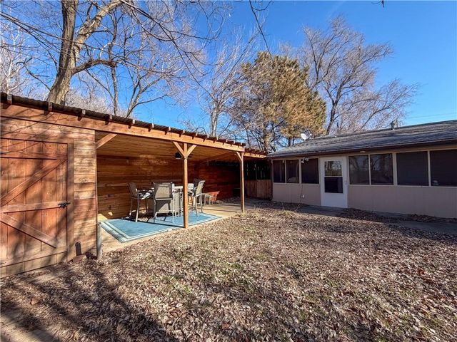 6004 NE Amazonia Road, St Joseph, MO 64505