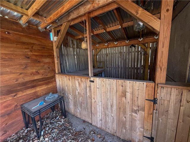 6004 NE Amazonia Road, St Joseph, MO 64505