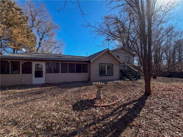 6004 NE Amazonia Road, St Joseph, MO 64505