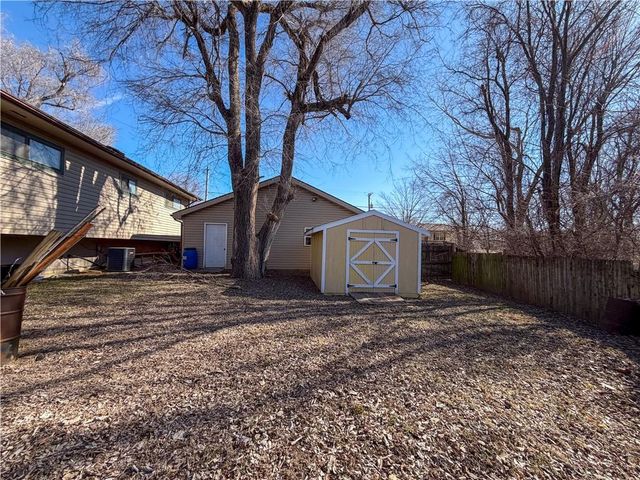 6004 NE Amazonia Road, St Joseph, MO 64505