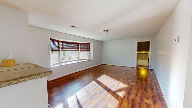 6004 NE Amazonia Road, St Joseph, MO 64505