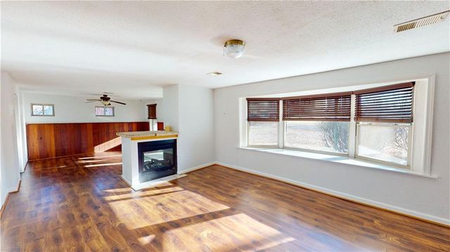 6004 NE Amazonia Road, St Joseph, MO 64505