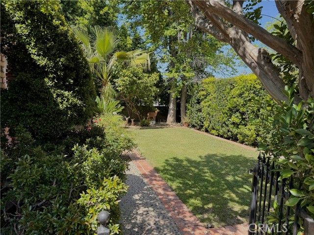 6929 Shoshone, Los Angeles, CA 91406