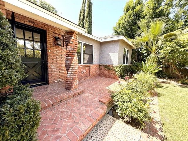 6929 Shoshone, Los Angeles, CA 91406