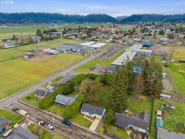 509 WILLIAMS Ave, Tillamook, OR 97141