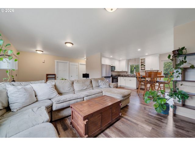 509 WILLIAMS Ave, Tillamook, OR 97141