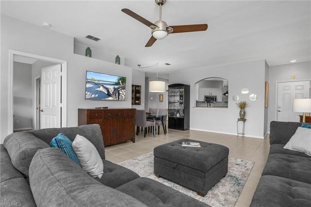 5959 Sand Wedge LN 403, Naples, FL 34110