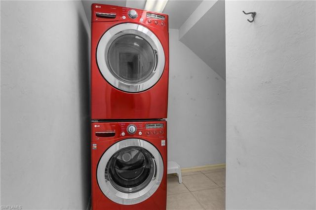 5959 Sand Wedge LN 403, Naples, FL 34110