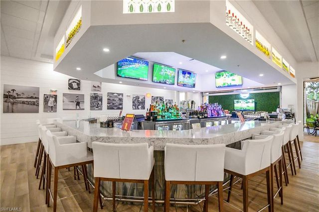 5959 Sand Wedge LN 403, Naples, FL 34110