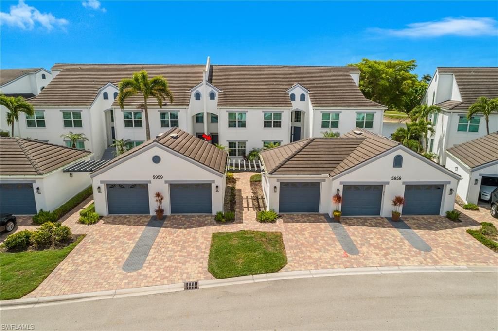 5959 Sand Wedge LN 403, Naples, FL 34110