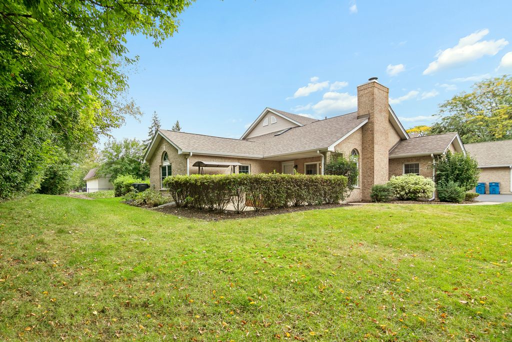 703 Feldner Court 703, Palos Heights, IL 60463 — photo 2