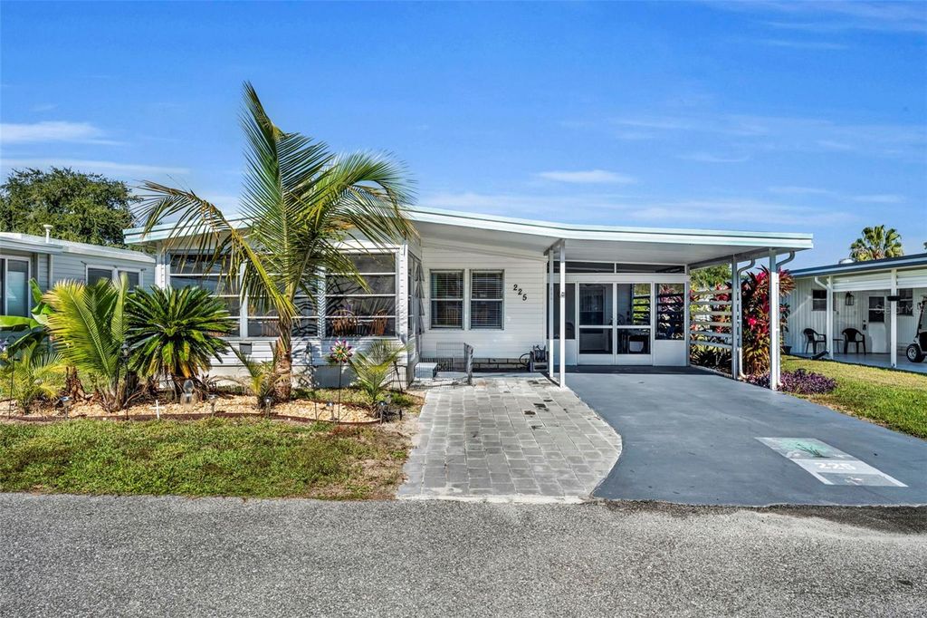 225 PARADISE S, Leesburg, FL 34788