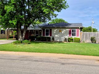191 Hampton Street, Graham, TX 76450