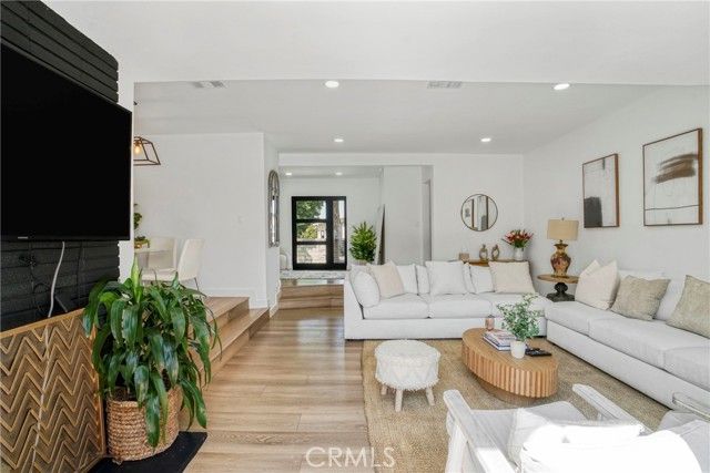 8102 Willis Ave, Panorama City (los Angeles), CA 91402