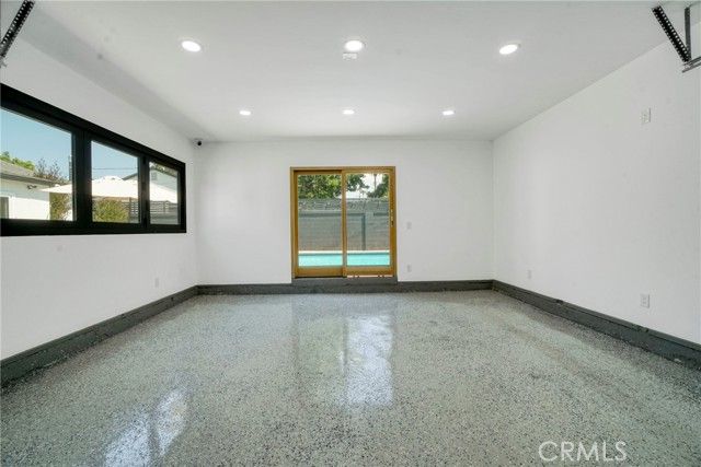 8102 Willis Ave, Panorama City (los Angeles), CA 91402