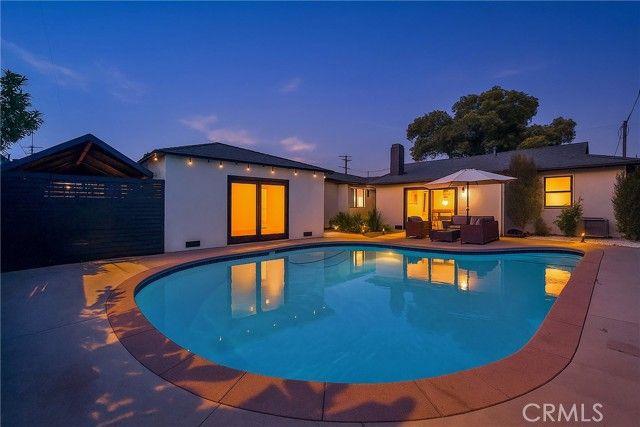 8102 Willis Ave, Panorama City (los Angeles), CA 91402