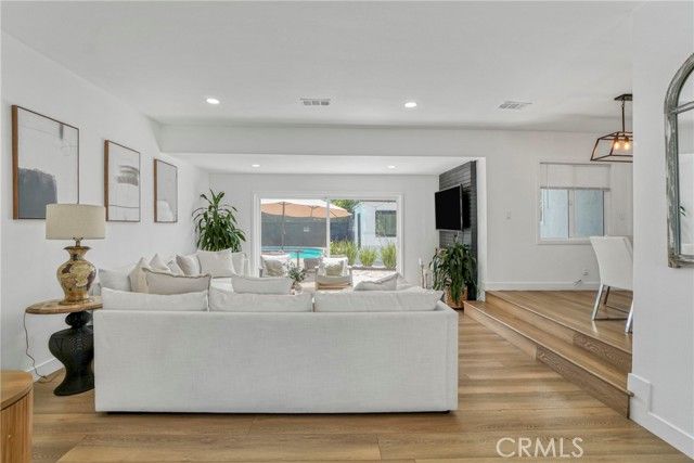 8102 Willis Ave, Panorama City (los Angeles), CA 91402