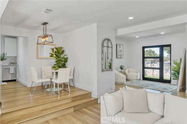 8102 Willis Ave, Panorama City (los Angeles), CA 91402