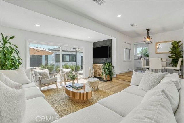 8102 Willis Ave, Panorama City (los Angeles), CA 91402