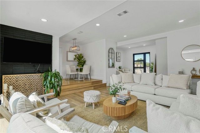 8102 Willis Ave, Panorama City (los Angeles), CA 91402