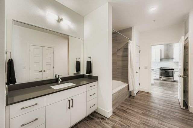 6444 Burnet RD 505, Austin, TX 78757