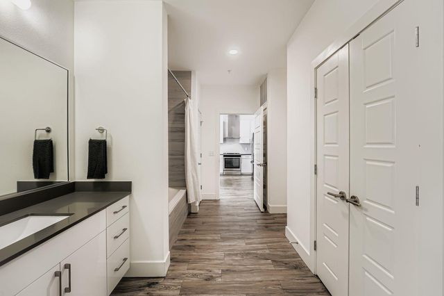 6444 Burnet RD 505, Austin, TX 78757