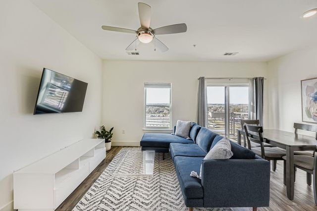 6444 Burnet RD 505, Austin, TX 78757