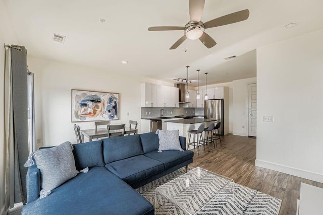 6444 Burnet RD 505, Austin, TX 78757