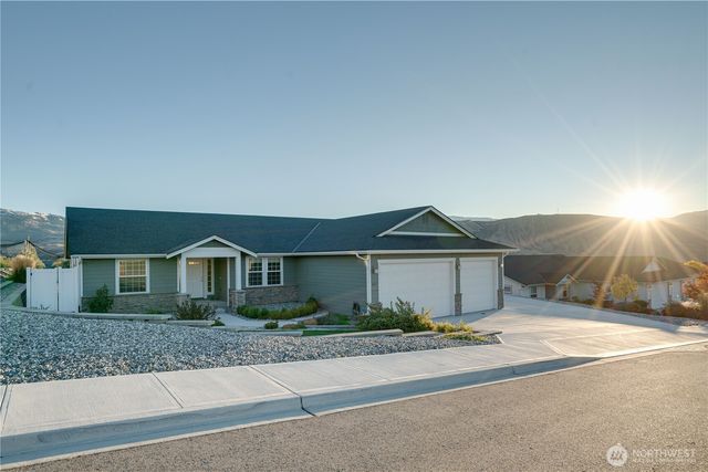 647 S Newton Avenue, East Wenatchee, WA 98802