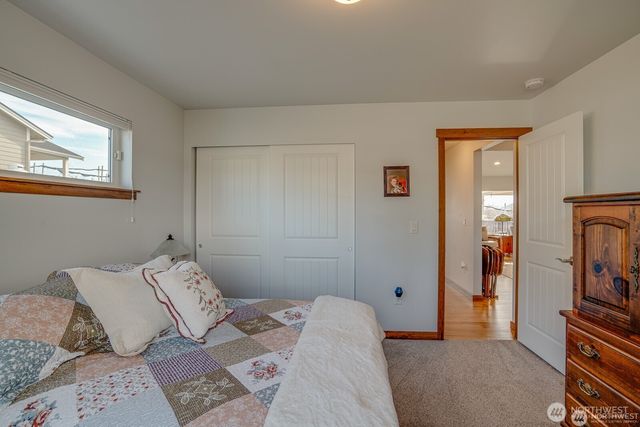 647 S Newton Avenue, East Wenatchee, WA 98802