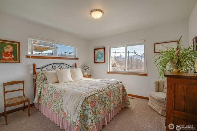 647 S Newton Avenue, East Wenatchee, WA 98802