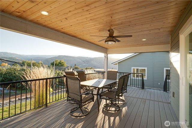 647 S Newton Avenue, East Wenatchee, WA 98802