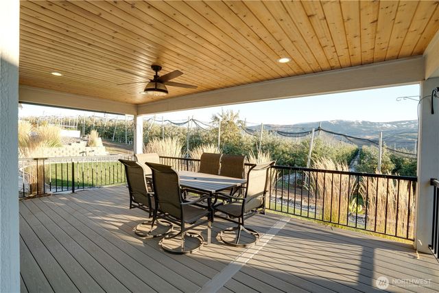 647 S Newton Avenue, East Wenatchee, WA 98802