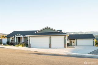 647 S Newton Avenue, East Wenatchee, WA 98802