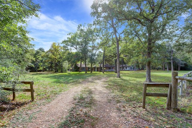 5400 Florida Chapel Road, Fayetteville, TX 78940