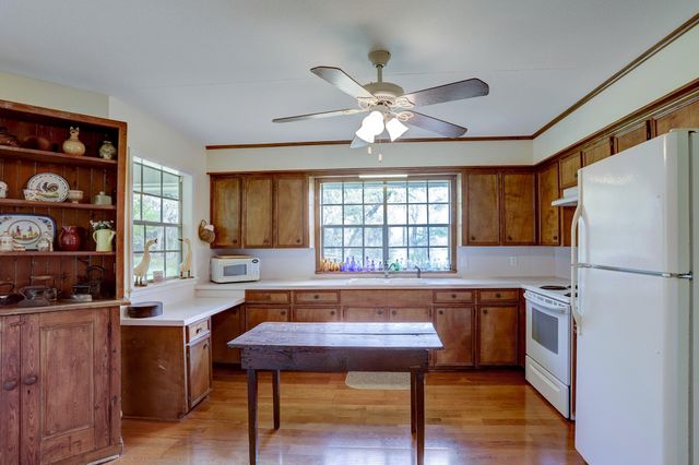 5400 Florida Chapel Road, Fayetteville, TX 78940