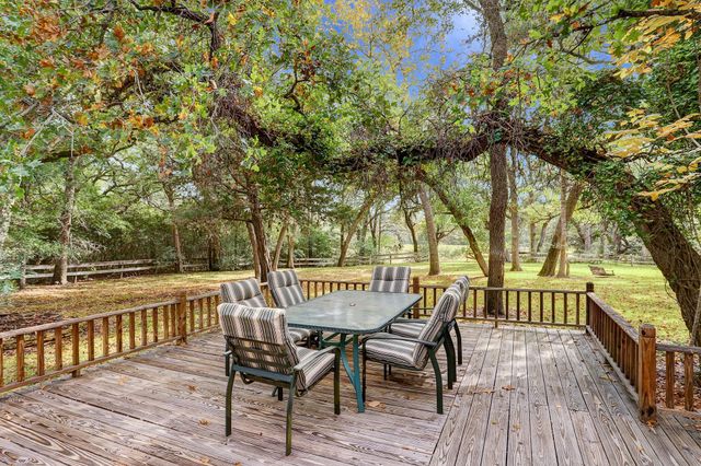 5400 Florida Chapel Road, Fayetteville, TX 78940