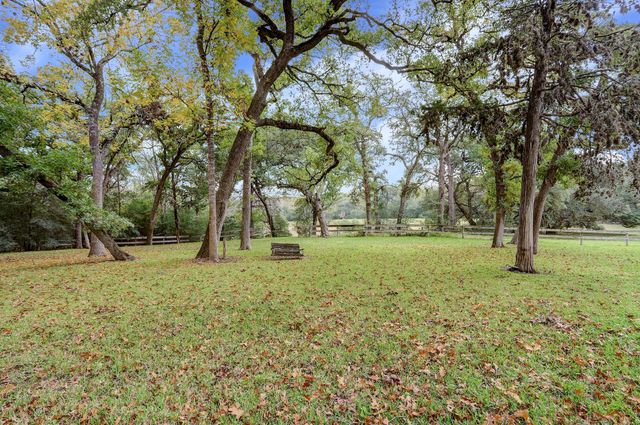 5400 Florida Chapel Road, Fayetteville, TX 78940